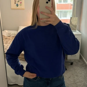 Mörkblå sweatshirt från Cubus   - En mysig och skön sweatshirt från Cubus. Är i storlek M och har en större passform 💙 är bara provad så som i nyskick 