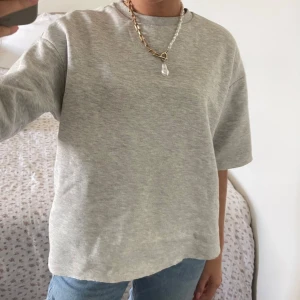 Trekvartsärmad tröja  - Grå najs tröja från Gina som jag klippt trekvartsärmad