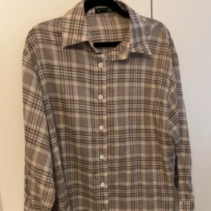 Skjorta  - Fin använd några ggr.