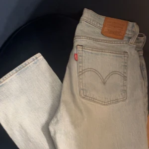 Levis jeans  - Köpta för 1249kr 💗 pris kan diskuteras 