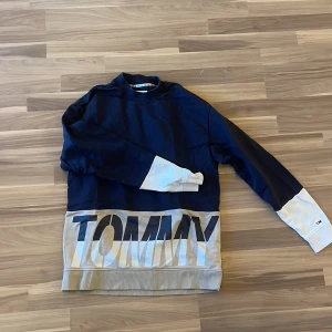 Tommy jeans sweatshirt  - Fin sweatshirt från Tommy Jeans Strl. M