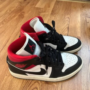 Air jordan 1s Red panda  - Äkta 