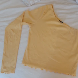 En gul tröja - En fin tröja 