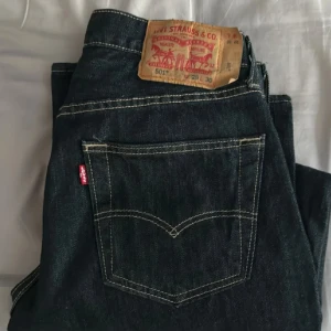 Levis 501 - Säljer dessa sjukt feta Levis 501. De är sparsamt använda. Storleken är 29:30 men är lite uppsydda. Pris kan diskuteras 