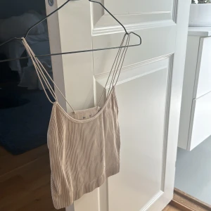 Linne  - Säljer ett linne från bikbok, använt fåtal gånger. 