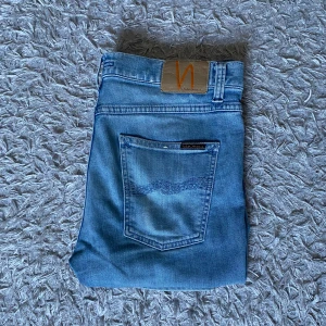 Nudel jeans  - Tja säljer nu mina ljus blå nudie jeans, då jag helt enkelt inte använder dom längre. Storlek 30/30, modell Lean Dean
