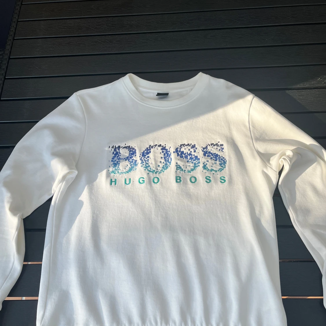 Hugo Boss tröja - 349 kr