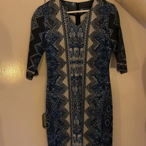 Klänning Mönstrad Dubai - Klänning mönstrad stl S- M från dubai