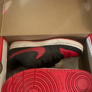 Nike skor - Hej säljer nu ett par Nike skor i strlk 40 Pris 250