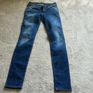 Replay jeans  - Stl158 passar 167-169 stil rena fräscha Replay jeans till ett bra pris, priset kan diskuteras vid snabb affär 
