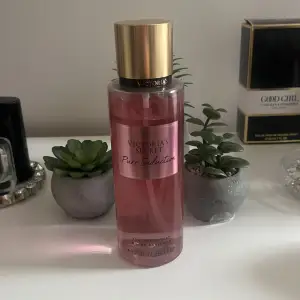 säljer min victoria secret body mist som är köpt i spanien i deras butik, men inte riktigt kommit till användning 💓