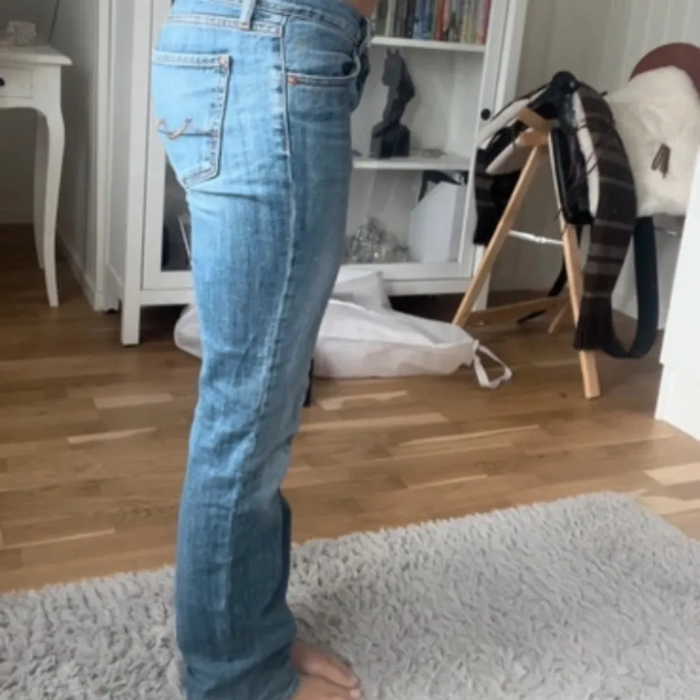 Såååå sjukt fina!! Bra skick. Jag är 172ish. 80 innerbenslängd 41 midja. Jeans & Byxor.