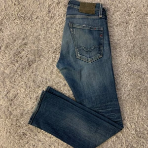 Replay Jeans  - Ett par riktigt sköna Replay Waitom jeans! | Storlek 31 sitter som ett par 30/32or så passar dig omkring 177 och 184 ish! | Ställ gärna frågor innan du köper!