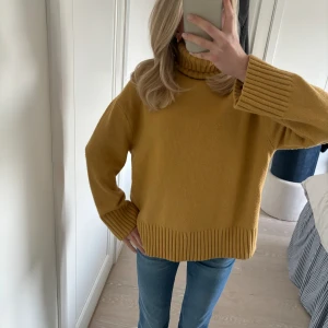 Stickad polotröja  - Superfin stickad polotröja från h&m💕 sparsamt använd 