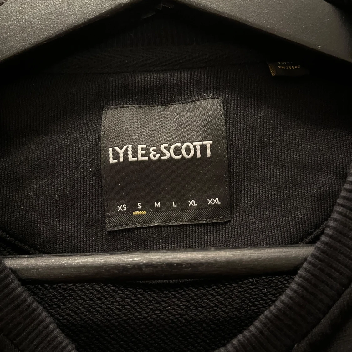 Svart tröja från Lyle & Scott - 90