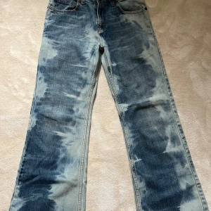 Såå coola och unika Levis jeans  - Sååå coola unika Levis jeans! Har ingen bild på då dom är lite för små för mig. Innerbens längd 67 cm!  