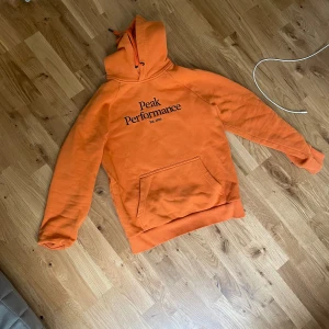 Peakperformance tröja - Knappt använd. Pris går att diskutera