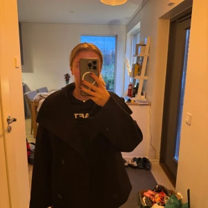 Jacka - Jacka från nakd, använd 1 gång Storlek 32 Är 160cm