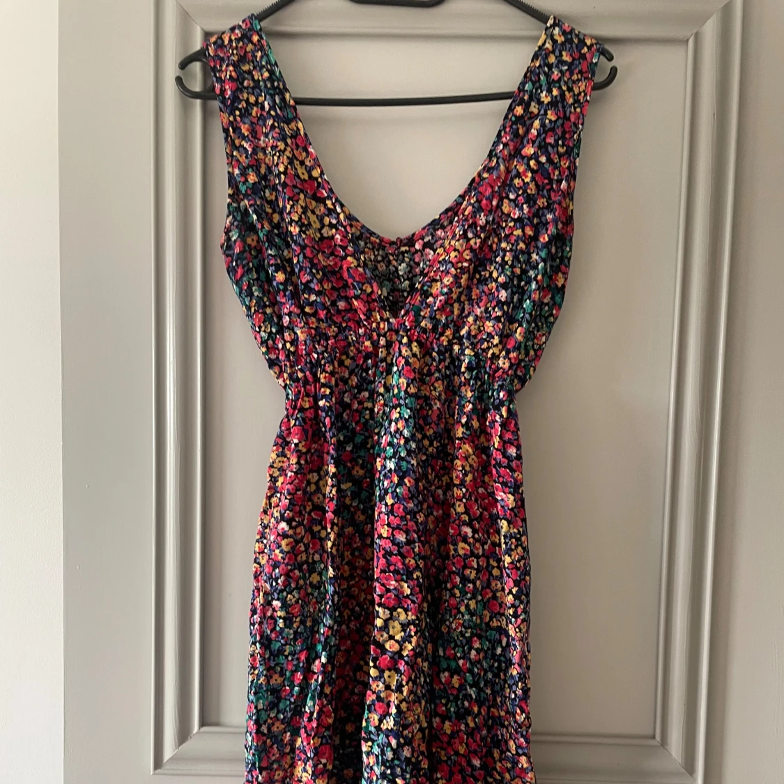 Blommig sommarklänning - 1