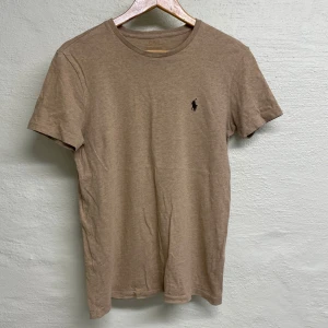 Ralph Lauren t-shirt - Polo Ralph Lauren T-shirt i storlek XS.