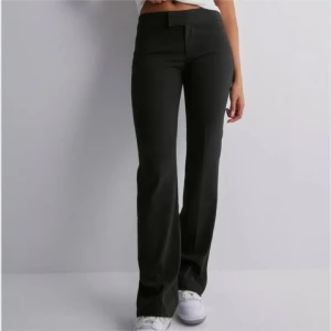 Kostymbyxor - I nyskick, skriv för egna bilder 💞