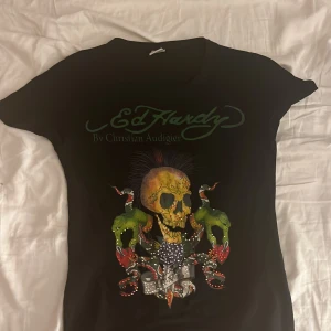 Ed hardy tröja  - Svin fin ed hardy tröja. S men passar som  både S och XS. Fint skick med paljetter på