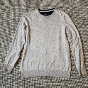 Kashmir & Silke Tröja - • Grå stickad kashmir och sill tröja från Dunmore • Bra skick utan defekter • Nypris ca 1200 kr • Pris kan diskuteras