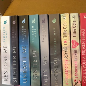 Böcker - Böcker som blivit väl omhändertagna! Priset varierar beroende på vilken bok du önskar. Paketpris går att Lösa och blir alltid billigare :)