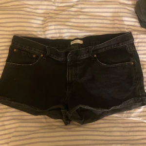 Lågmidjade jeansshorts - Lågmidjade jeansshorts från Gina tricot 