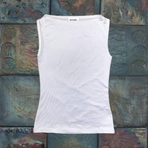 Weekday Top - Ljusgrå weekday top i deras modell Annie boatneck🍴🍸 super snygg och passar till allt 😻 knappt använd 