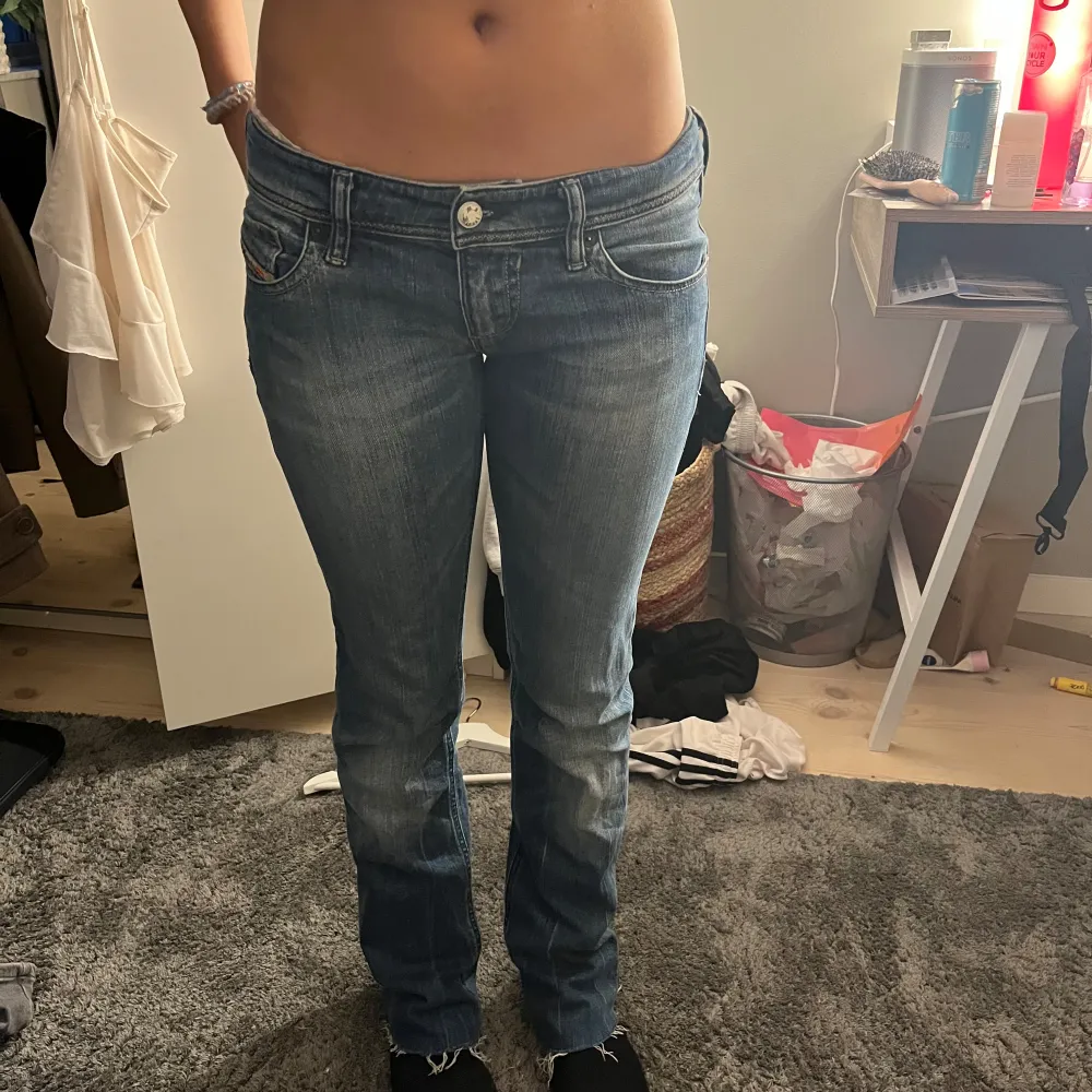 Säljer dessa låg midjade diesel jeans. Bra skick. W26 L34. Jeans & Byxor.