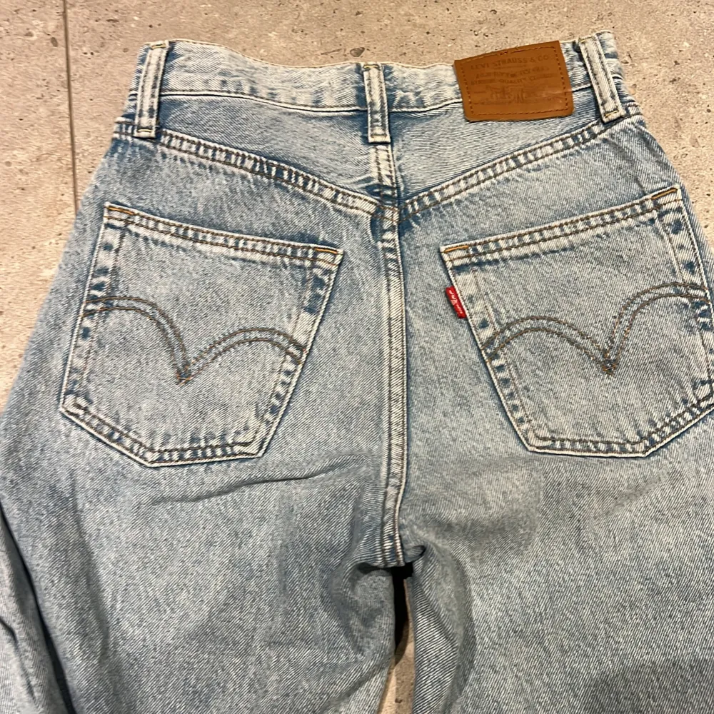 Levi’s jeans W23. . Jeans & Byxor.