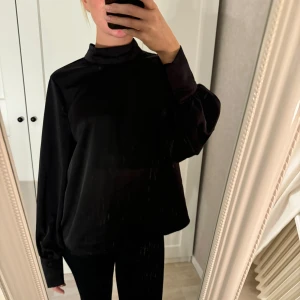 Satin skjorta  - Bra skick! Kom privat för fler bilder 🤍