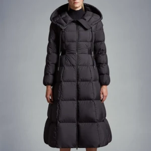 Kappa från Moncler - Helt ny, otroligt fint , lätt och varmt kappa från Moncler