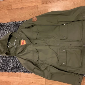Fjällräven greenland jacka - Fjällräven greenland jacka i nyskick, storlek L, fraktar samma dag