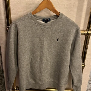 Polo Ralph lauren tröja - 14-16 passar även 12-14 Köpt nyligen, ångra mig för att den var för liten. 9/10 skick