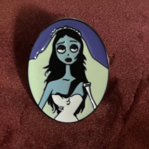 The corpse bride  pin - Hämtas i Hornstull i Stockholm eller skickas mot fraktkostnad. 💕