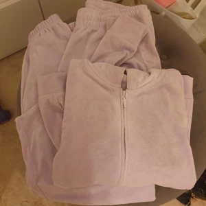 Mys sett från cubus - Säljer mitt mysiga sett från cubus, i supermjukt tyg. Använd enstaka gånger. Storlek M