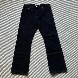 rare 90s vintage Levi's 517 Bootcut Jeans - Yttre ben 100cm Inre ben 77cm Ben öppning 22.5cm Midja 42cm