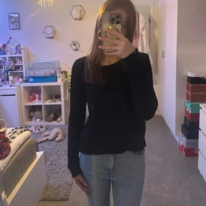 Svart stickad tröja  - Bra skick. Skriv gärna för frågor 💗