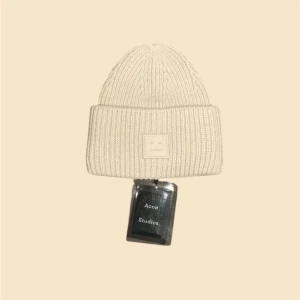 Acne Studios Mössa - Supersnygg mössa från acne studios. Nyskick. Tillverkad av mjuk ull
