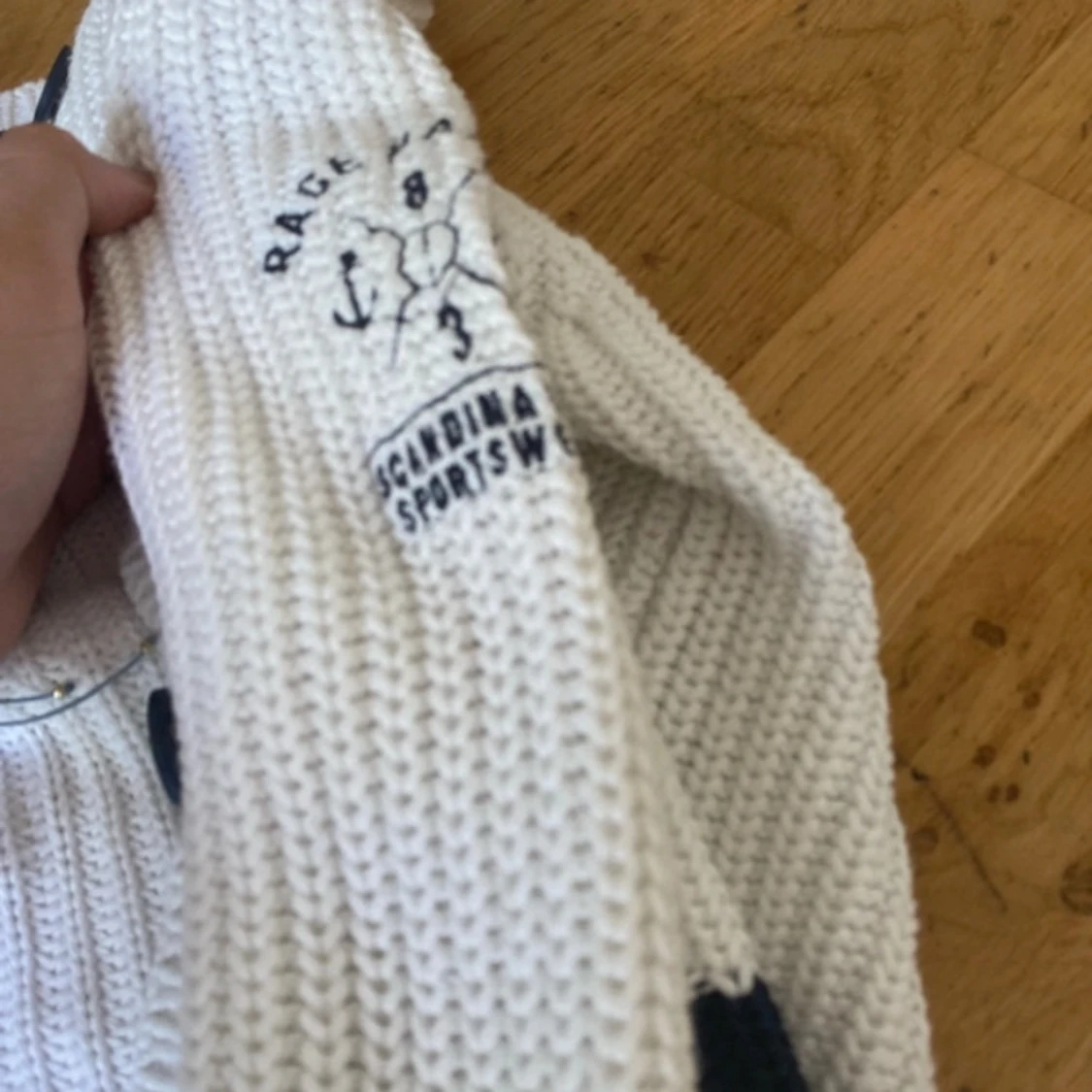 Vit och marinblå stickad kofta från Race Marine - 90