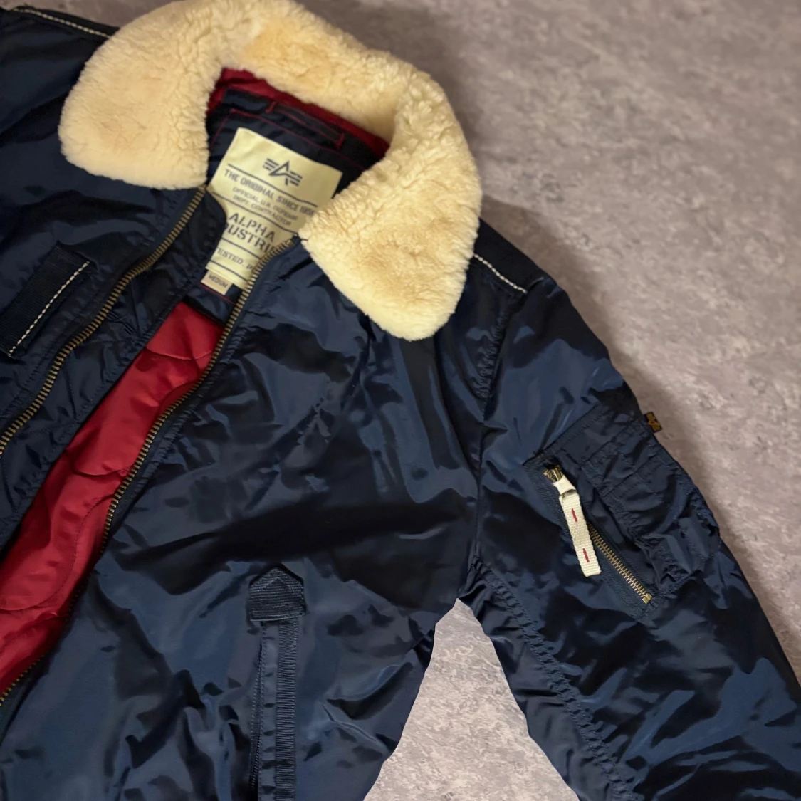 Blå bomberjacka från Alpha Industries - 1