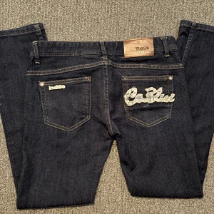 Low waist jeans - Ett par low waist jeans från rickie jeans. Storlek 29, vill man ha exakta mått kan man få det!💕