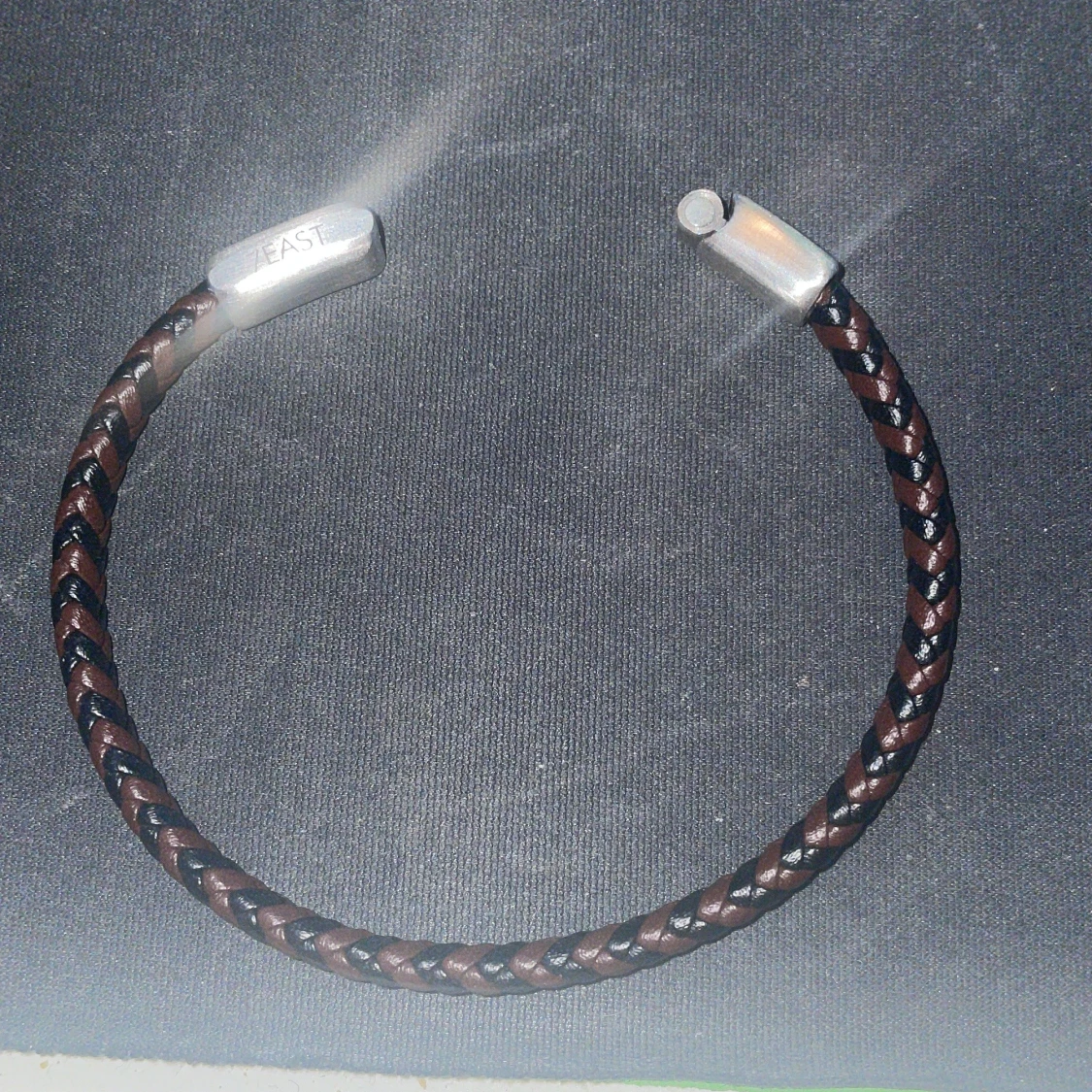 Flätat armband från 7east - 2