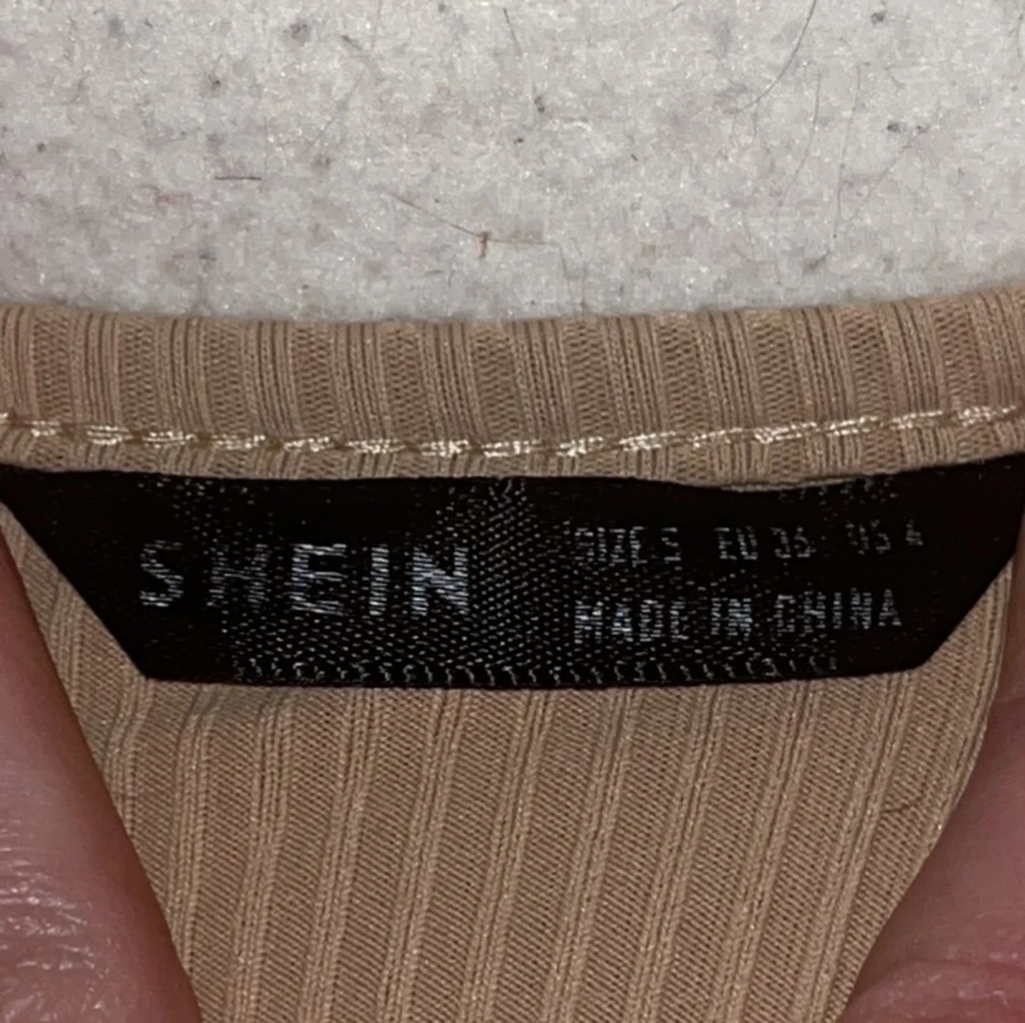 Beige ribbad topp från Shein - 91