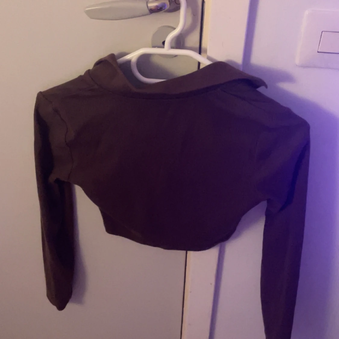 Brun croppad topp från Zara - 90