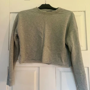 Croppad tröja  - Ganska använd