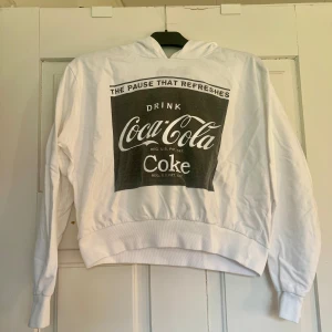 Coca cola hoodie - Storlek L men är som en S 