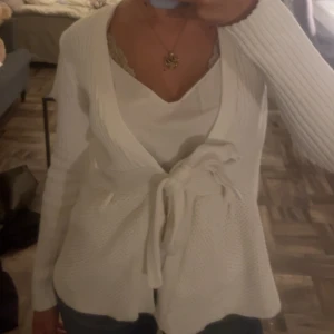 Ribbad Kofta med band - Används inte längre.